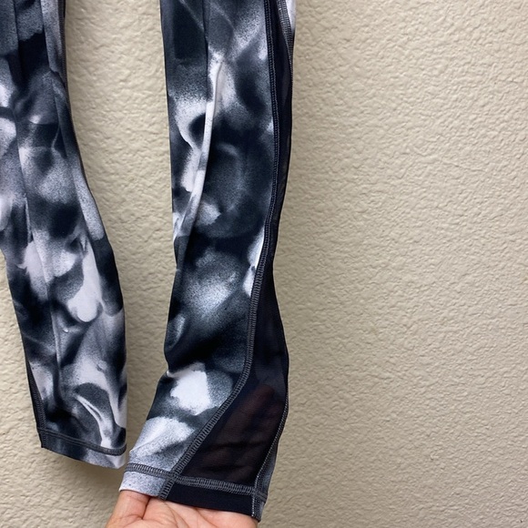 Lululemon Wunder Under Leggings - Picture 4 of 9